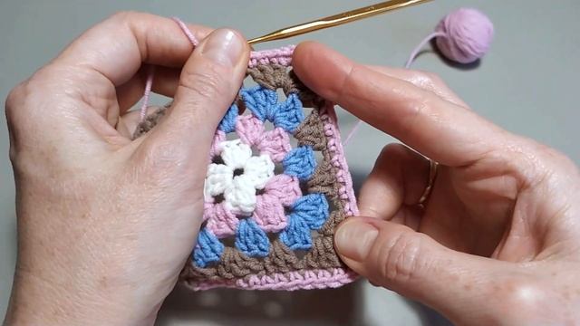 БАБУШКИН КВАДРАТ крючком ? с рельефными столбиками, мастер класс