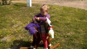 У меня в деревне есть лошадка