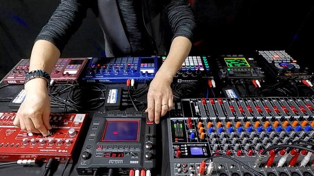 ACID TECHNO JAM 138BPM | GROOVE BOX MACHINE LIVE | Title "In the neon lights" смотреть онлайн