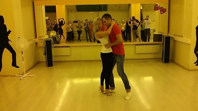 Bachata body rolls смотреть онлайн