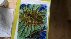 Мозаика из бутылочного стекла на стекле. Glass on glass mosaic from recycling glass bottles.