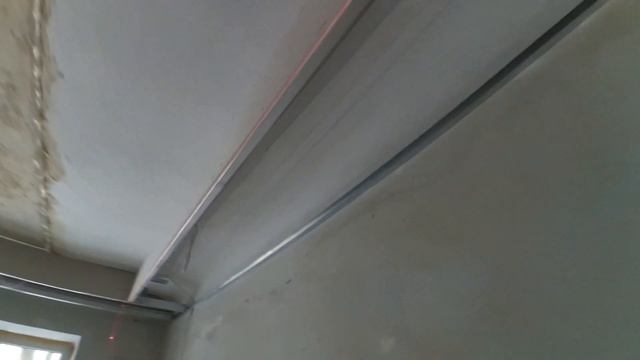 Монтаж короба под натяжной потолок с помощью лазерного уровня. Ниша под карниз. смотреть онлайн