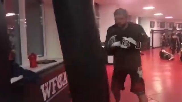 Александр Емельяненко Час работы на мешке, без отдыха. смотреть онлайн