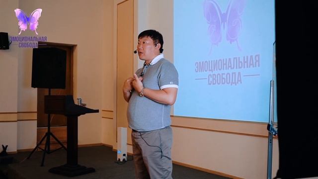 Почему папа любит за что то , а мама просто так Материнская любовь безусловная, а отцовская условна