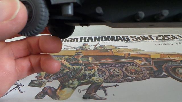 German HANOMAG Sdkfz 251/1 Tamiya 1/35. Завершение сборки корпуса. смотреть онлайн