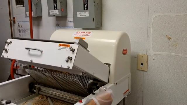 Как нарезать хлеб Bread slicer ? смотреть онлайн