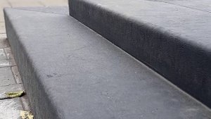 C3 облицовка для крыльца на улице, что возле магазина «Кейс Берри» на Тверском проспекте в Твери