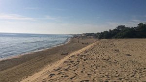 Пляж Джемете в 350 метрах от отеля "Морская волна" (начало июня)