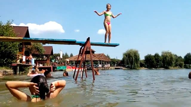 Классно плаваем и купаемся в Шаянском озере )) смотреть онлайн