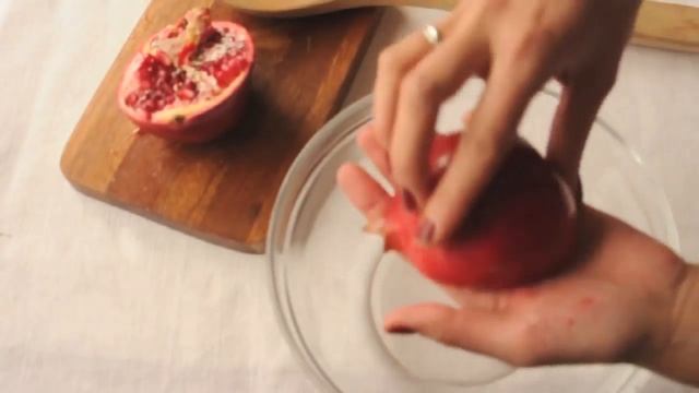 How to Deseed a Pomegranate смотреть онлайн