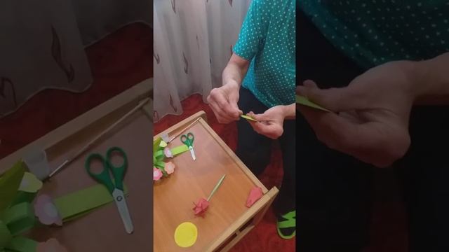 Заняття з конструювання в техніці оригамі "Весняні квіти"