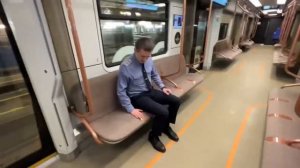 Обзор поезда метро «Москва 2020» / Интерьер вагона метро