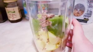 Медовый смузи, киви, яблоко и груша.