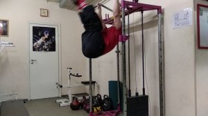 Подъем ног на перекладине - Георгий Зобач