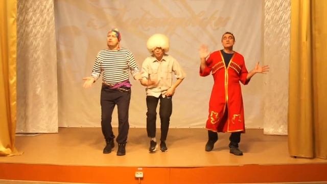 Мужской коллектив поздравляет сотрудниц МАОУ СОШ №1 с 8 марта смотреть онлайн