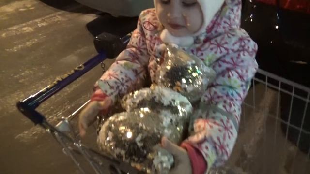 ВЛОГ Готовлю ли я дома? ❅ Наряжаем ёлку ❅У нас в микрорайоне отключили свет смотреть онлайн