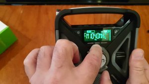 ETON FRX5-BT экстрим FM- приёмник  выживальщика с солнечной батареей и динамо машиной. Радио