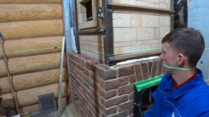 Облицовка банной печи кирпичом ручной формовки.