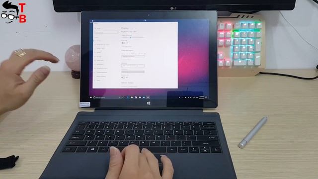 Voyo VBook i7 Plus - It Is Better Than MY LAPTOP! Hands-on Preview смотреть онлайн