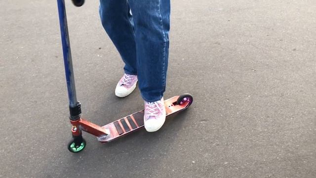 #VLOG БУДНИ САМОКАТЕРА | НАШЁЛ СВОЮ ПЕРВУЮ ДОСКУ | КАТАЮ С ХОЛТЕРОМ смотреть онлайн