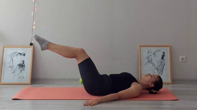 Адажио. Releve lent. Техники, как держать ногу высоко вперёд и назад. Балетная тренировка дома смотреть онлайн