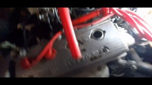 как определить течь масла через сальники свечных колодцев