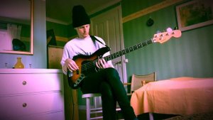 Jazz bass solo / Warwick BC 10 amp.