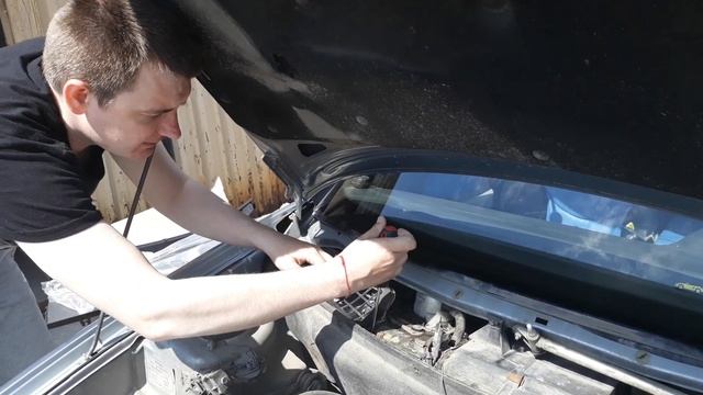 Устанавливаем жабо от LADA Priora 2 на LADA Priora 1 смотреть онлайн