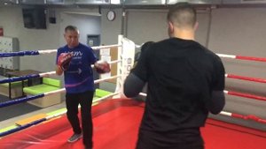 РАБОТА НА ЛАПАХ .УДАР СНИЗУ .ПОДСКОК НА ЧЕЛНОКЕ. ДВОЙКА.