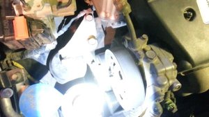 Honda Accord cl 7-cl 9  Замена подшипника на ролике  натяжной станции .