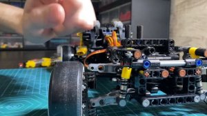 Работа с амортизаторами Lego