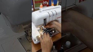 Приспособление для подгибки ткани на распошивальной машине.