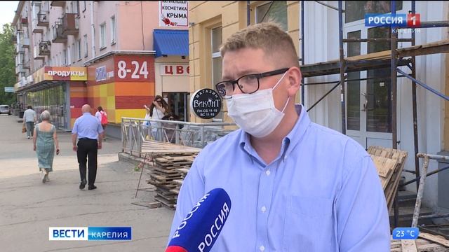 Житель Петрозаводска пытается восстановить советскую вывеску на одном из домов в центре города смотреть онлайн