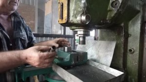 Замена фрезы  на  станке.