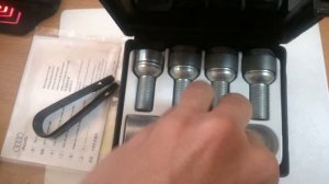8P0071455 Комплект секретных болтов на колеса Audi