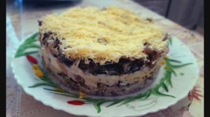 Салат с курицей и грибами