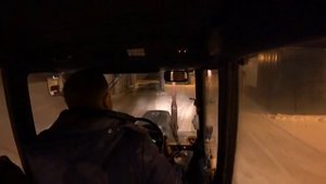 Работаю на МТЗ 82 с лопатой.  Чистка снега.