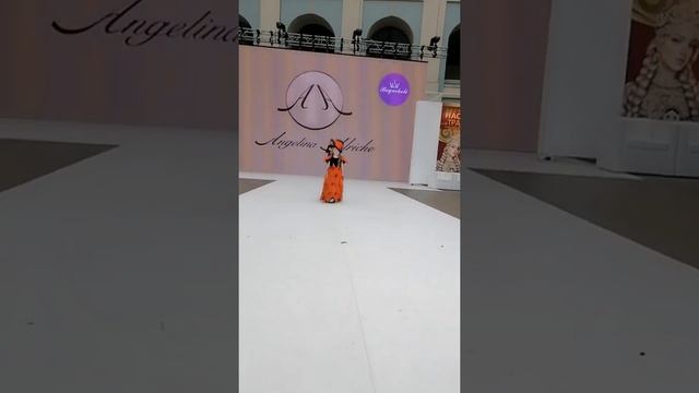 Модельный показ в Гостином дворе