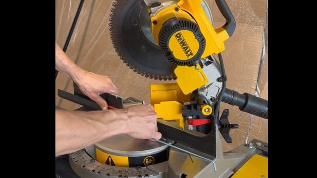 Видеообзор: крокодилы на резинке для безопасности при работе на торцовочной пиле