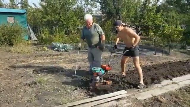 МАЛЕНЬКИЙ,ДА УДАЛЕНЬКИЙ.МОТОКУЛЬТИВАТОР МАЛЫШ