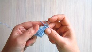 Вяжу палантин спицами. Простая кайма с капелькой. 25.01.2022