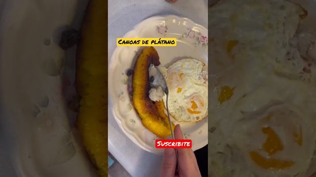 Canoas de plátano con poleada de leche