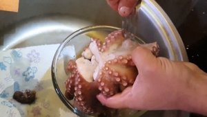 КАК ПРИГОТОВИТЬ ОСЬМИНОГА