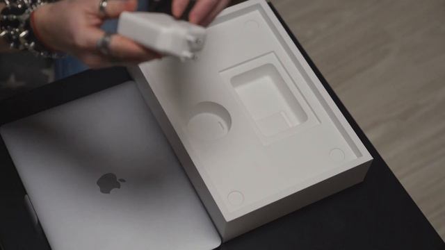Apple MacBook Pro 13 2020 Space Grey UNBOXING 4K VIDEO смотреть онлайн