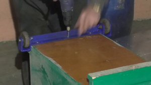 Простейшее и полезнейшее приспособление для стабилизации положения любого станка в мастерской.