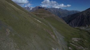 Дорога Бишкек - Ош. Перевал Тоо-Ашуу. Панорама на Суусамырскую долину. Кыргызстан