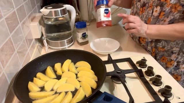 Запеченная курица с картошкой по деревенски. Ну очень вкусно.