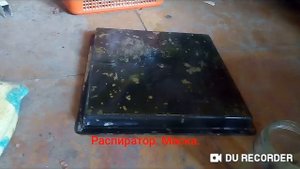 Чистим формы тротуарной плитки соляной кислотой.