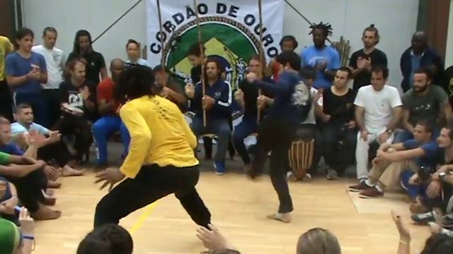 Passo A Frente 2013 - Roda Mestres Voz Mestre Suassuna - Capoeira CDO Paris смотреть онлайн