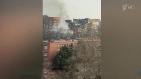 Украинские силовики обстреляли Донецк из крупнокалиберной артиллерии